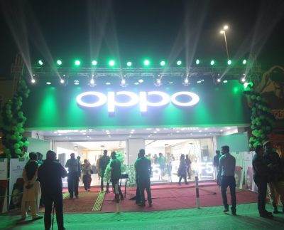 OPPO F5 kicks off First Sale across Pakistan with with Hasan Ali as the One Day Celebrity Shop Manager